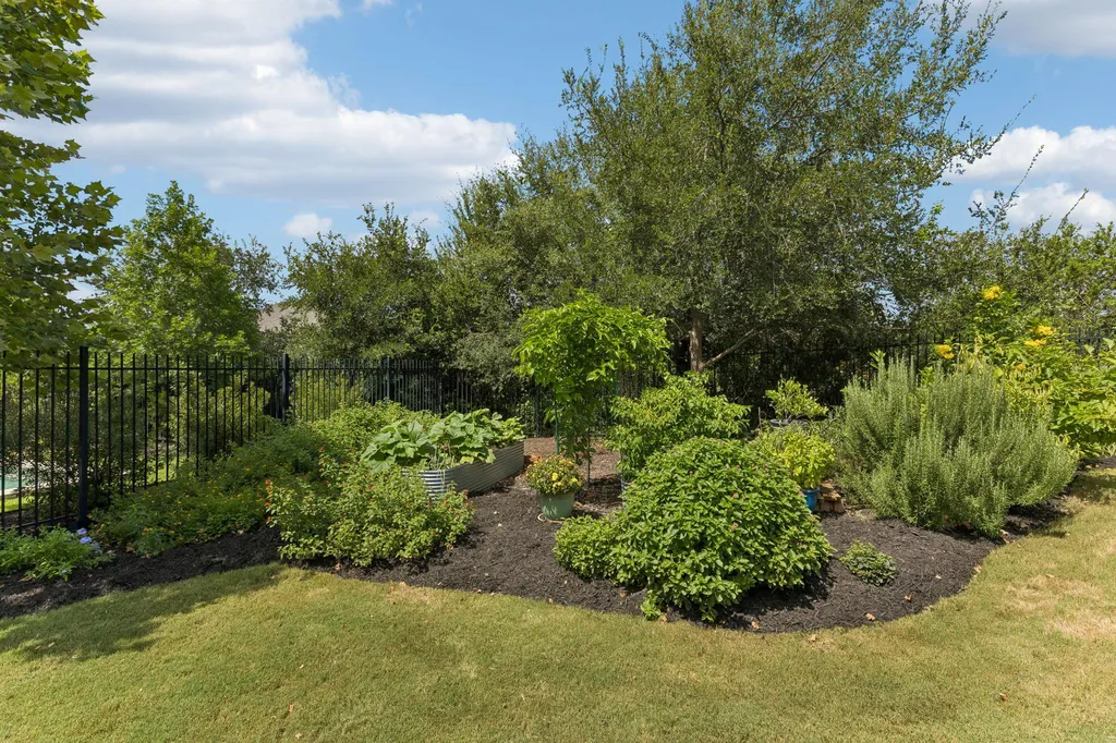 642 Jacksdaw Drive Austin TX 78737