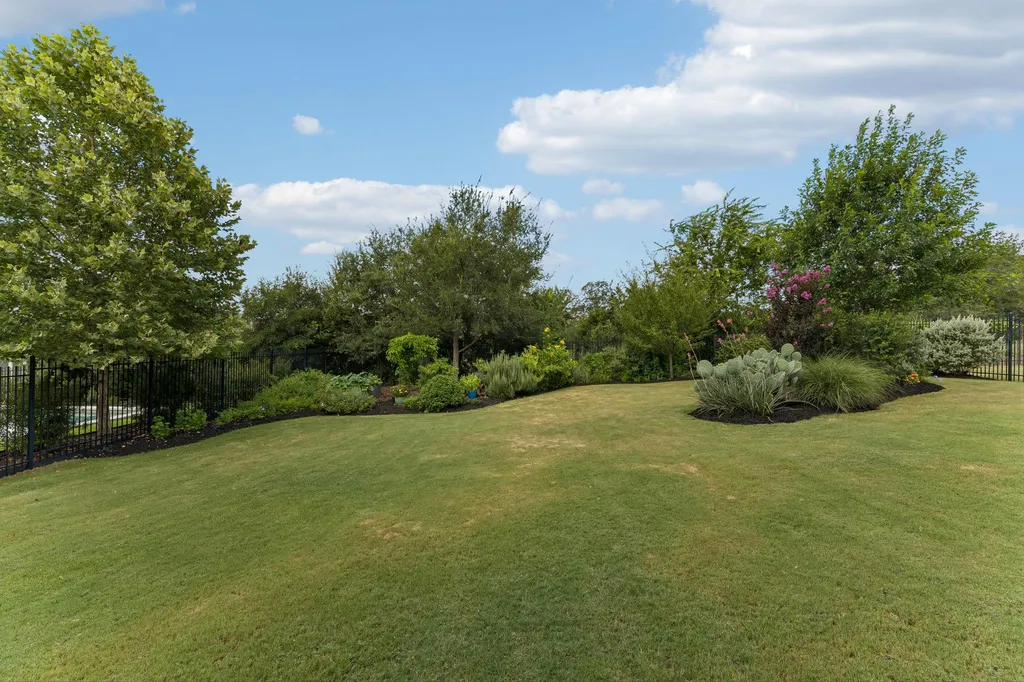 642 Jacksdaw Drive Austin TX 78737