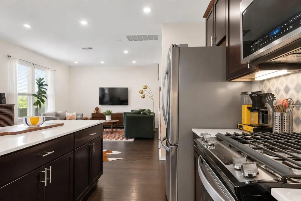 6809 Ellsworth Walk Austin TX 78724