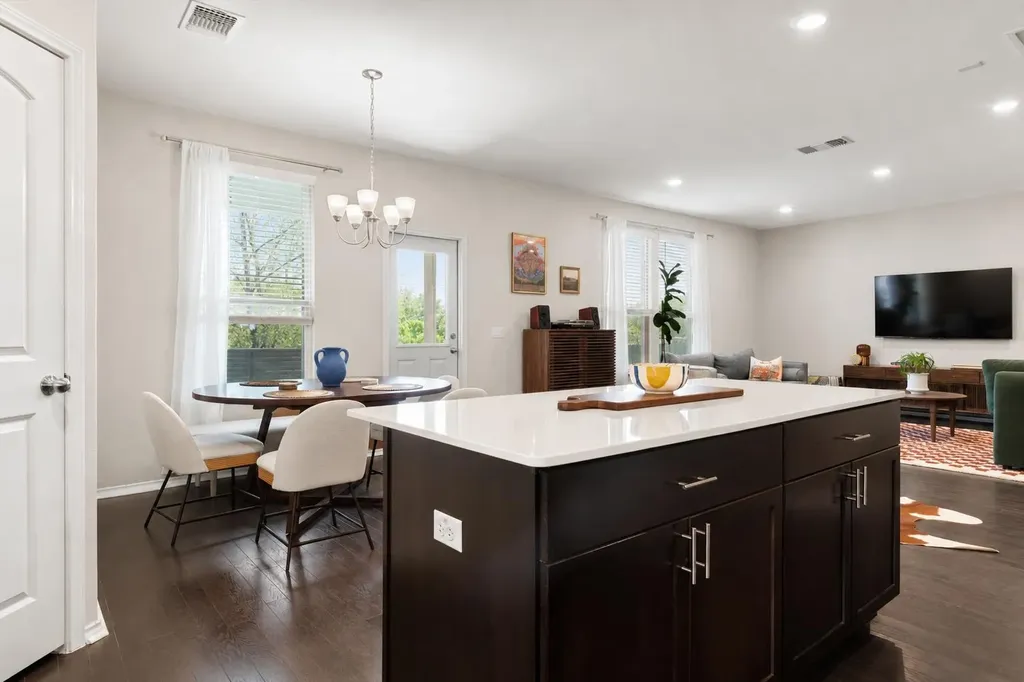 6809 Ellsworth Walk Austin TX 78724
