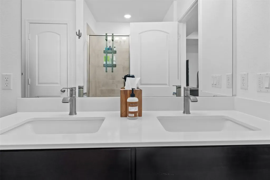 6809 Ellsworth Walk Austin TX 78724
