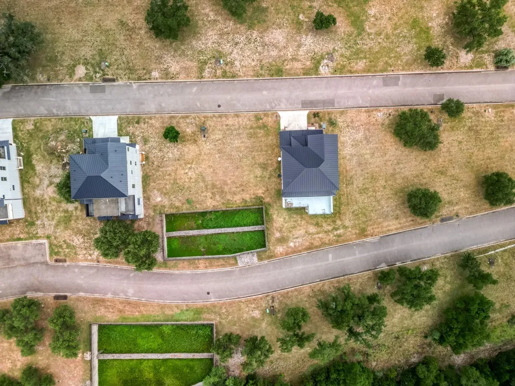 2433 Bruin Drive Spicewood TX 78669