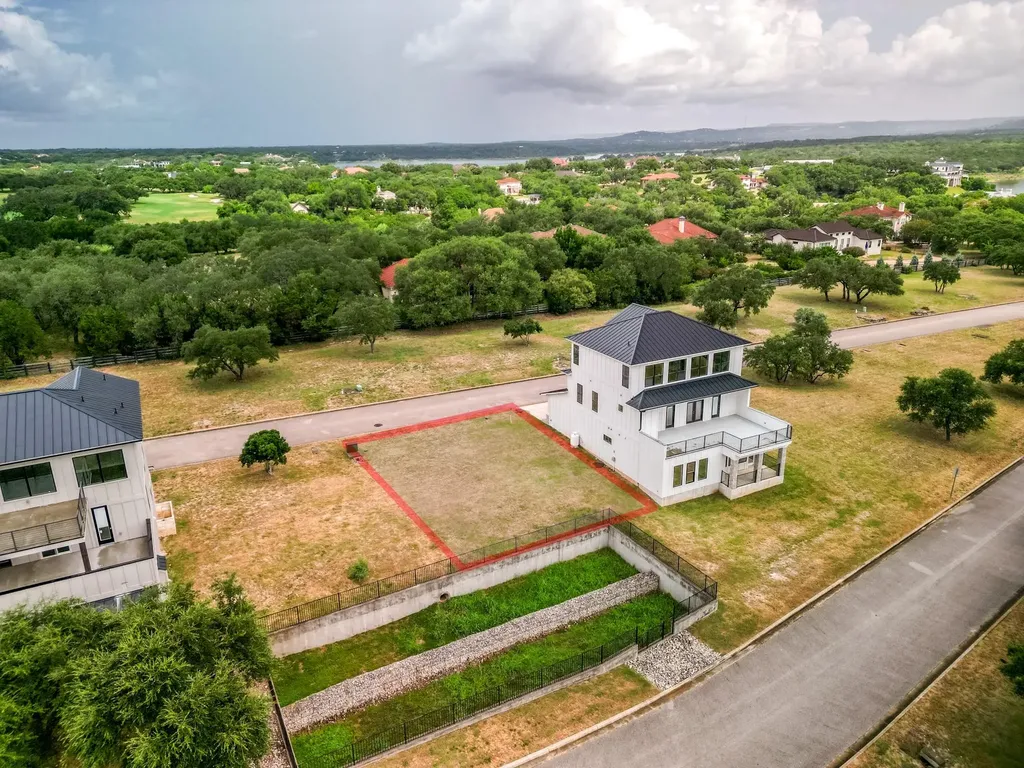 2433 Bruin Drive Spicewood TX 78669