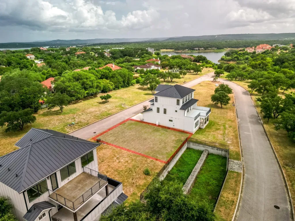 2433 Bruin Drive Spicewood TX 78669