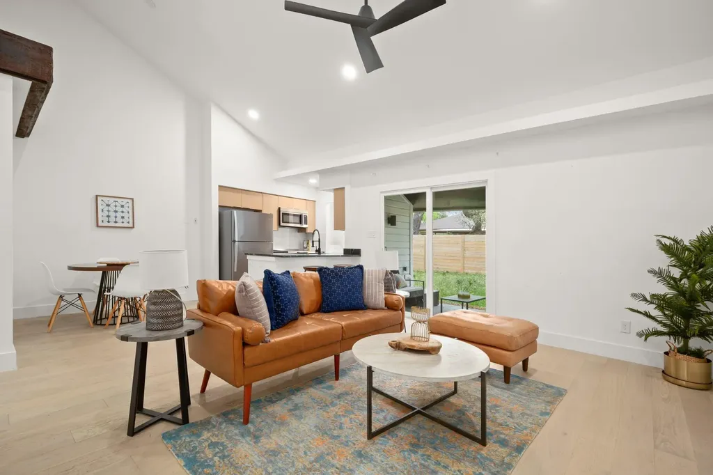 6807 Woodhue Drive Austin TX 78745