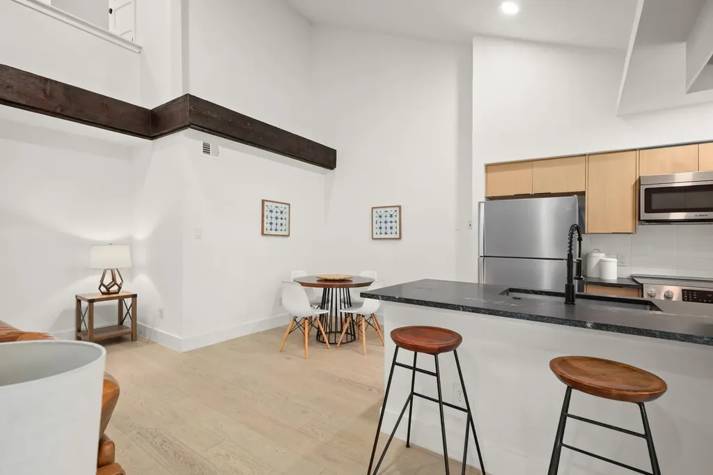 6807 Woodhue Drive Austin TX 78745
