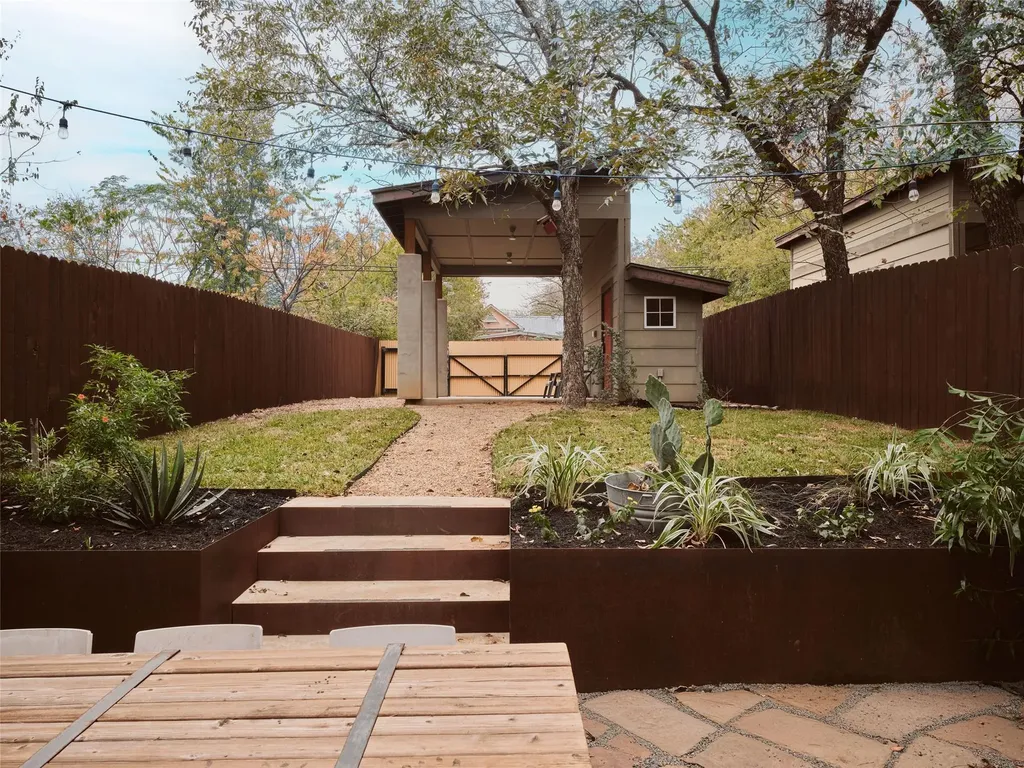 2002 E 13th Street Austin TX 78702