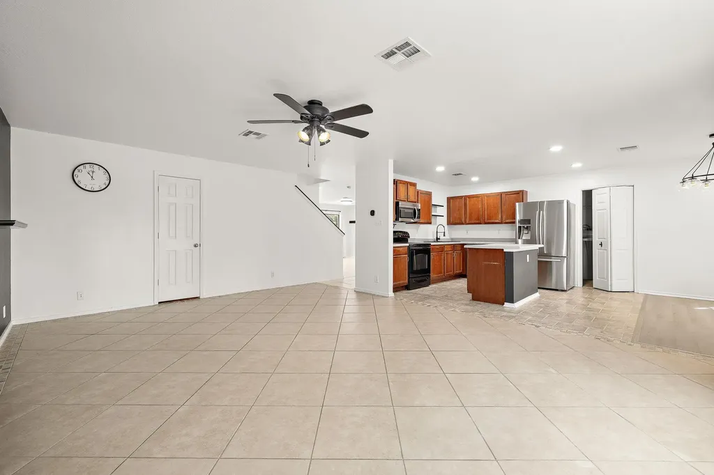 201 Lexington Kyle TX 78640