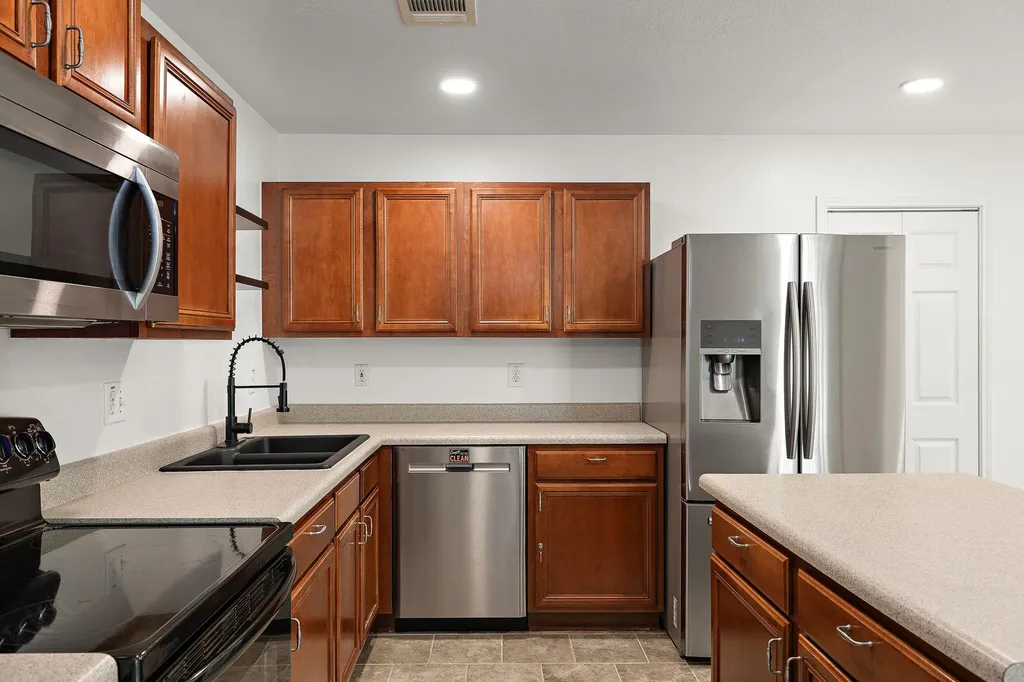 201 Lexington Kyle TX 78640