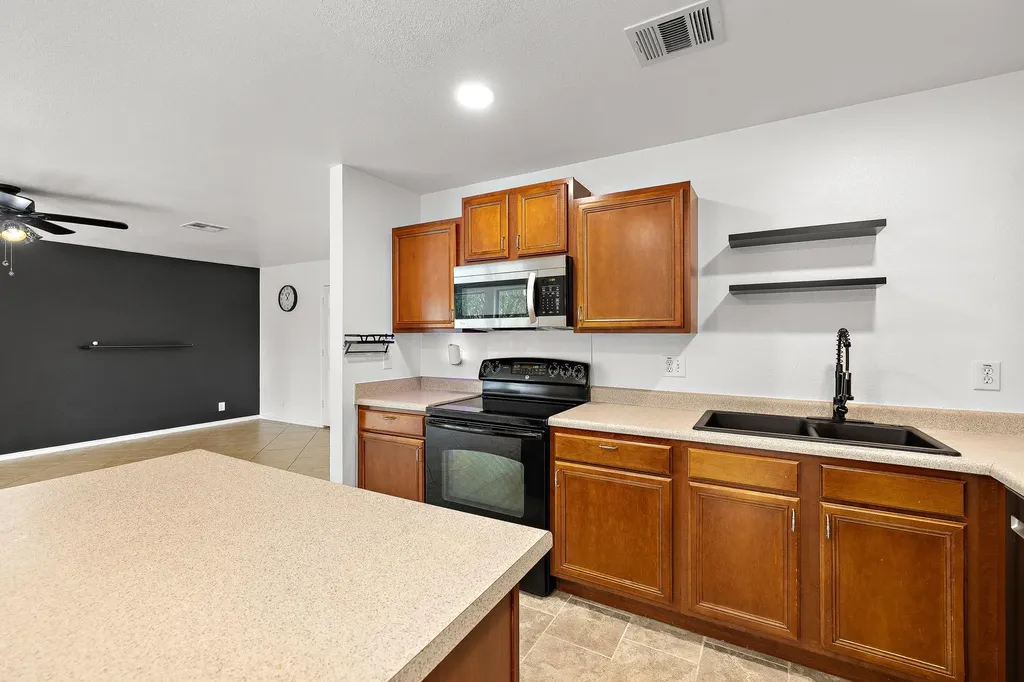 201 Lexington Kyle TX 78640