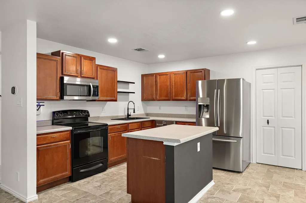 201 Lexington Kyle TX 78640