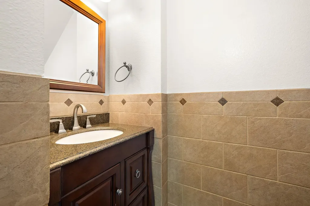 201 Lexington Kyle TX 78640