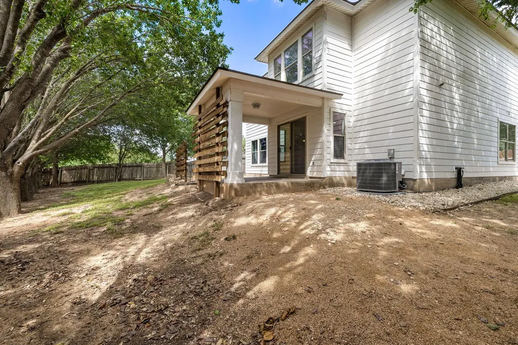 201 Lexington Kyle TX 78640