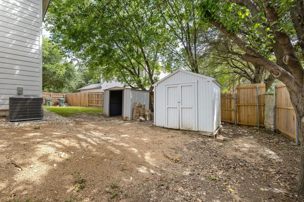 201 Lexington Kyle TX 78640