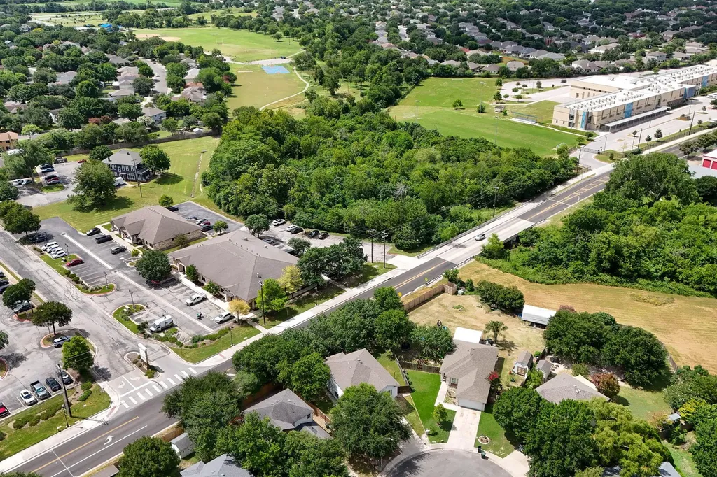 201 Lexington Kyle TX 78640
