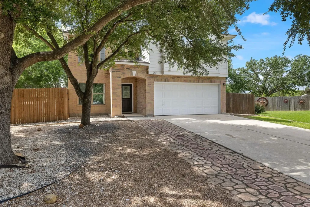 201 Lexington Kyle TX 78640