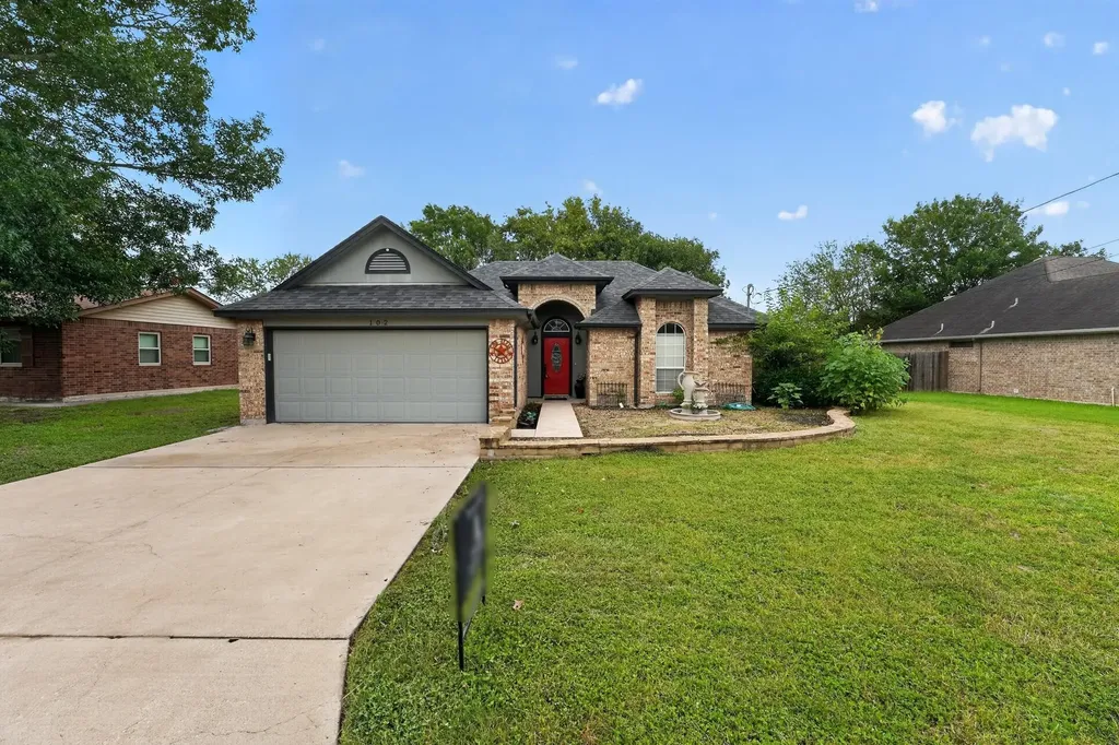 102 Hummingbird Lane Lockhart TX 78644