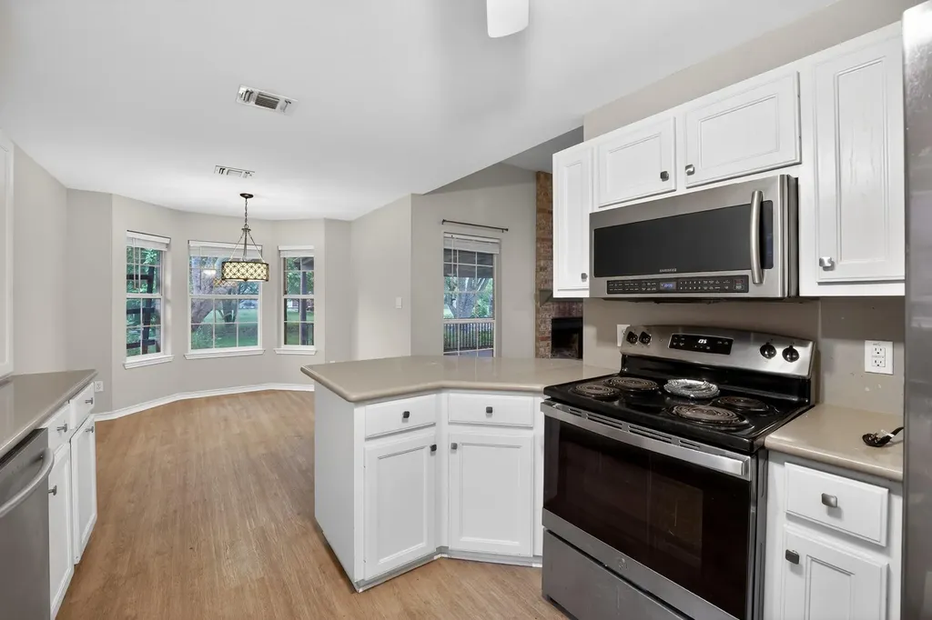 102 Hummingbird Lane Lockhart TX 78644