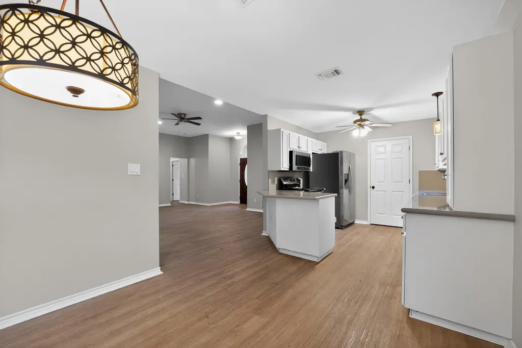 102 Hummingbird Lane Lockhart TX 78644