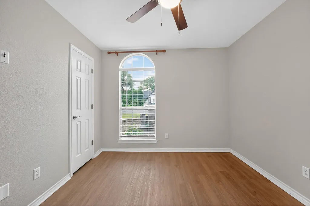 102 Hummingbird Lane Lockhart TX 78644