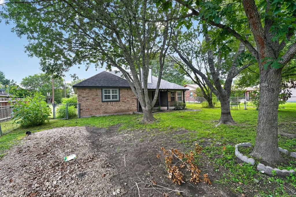 102 Hummingbird Lane Lockhart TX 78644