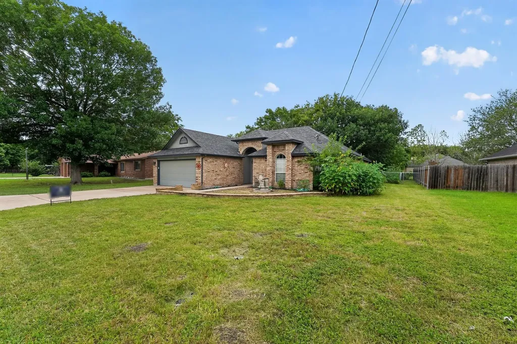 102 Hummingbird Lane Lockhart TX 78644