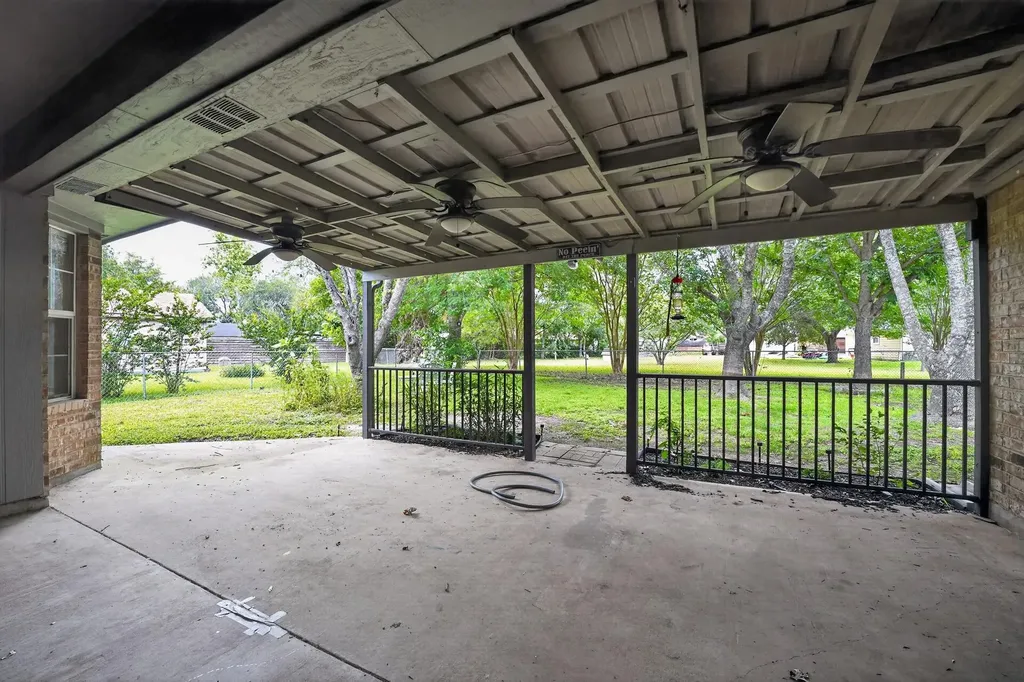 102 Hummingbird Lane Lockhart TX 78644