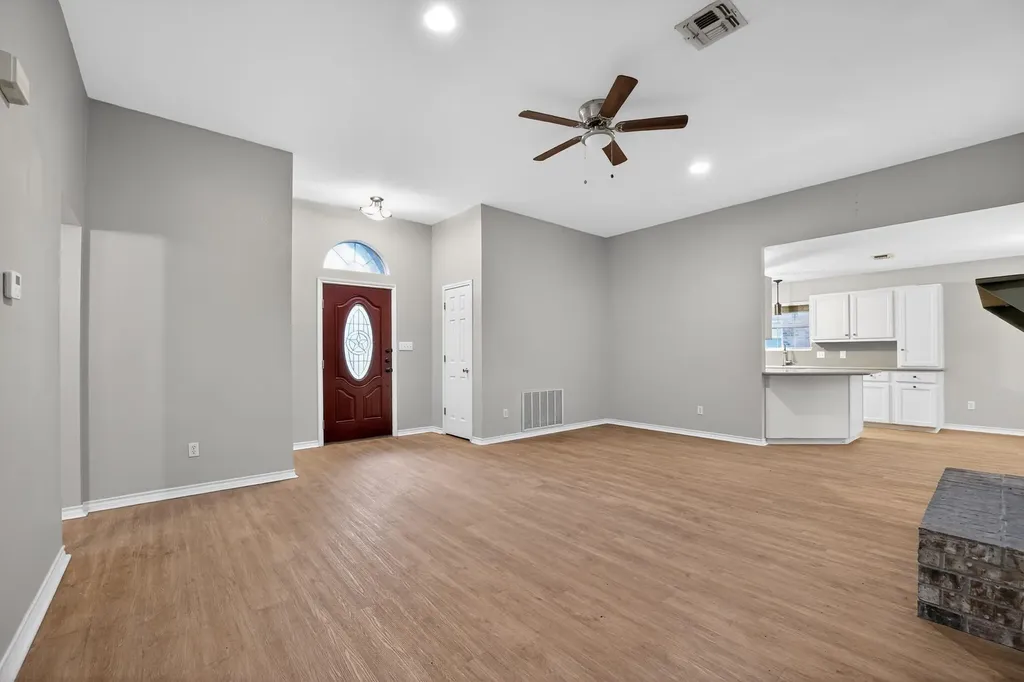 102 Hummingbird Lane Lockhart TX 78644