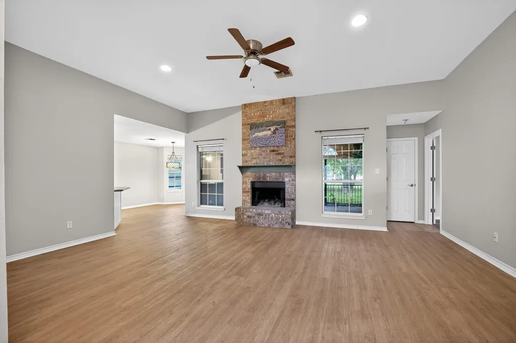102 Hummingbird Lane Lockhart TX 78644