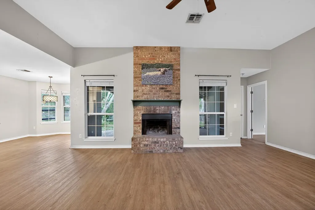 102 Hummingbird Lane Lockhart TX 78644