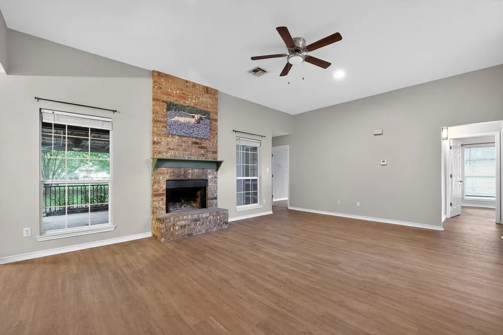 102 Hummingbird Lane Lockhart TX 78644