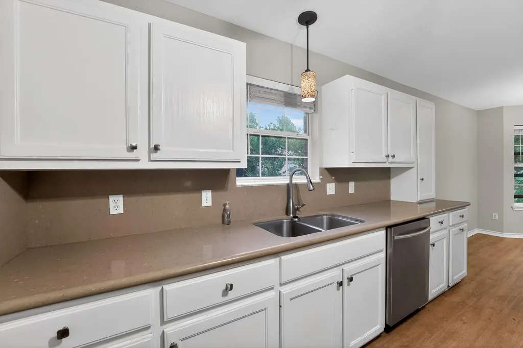 102 Hummingbird Lane Lockhart TX 78644