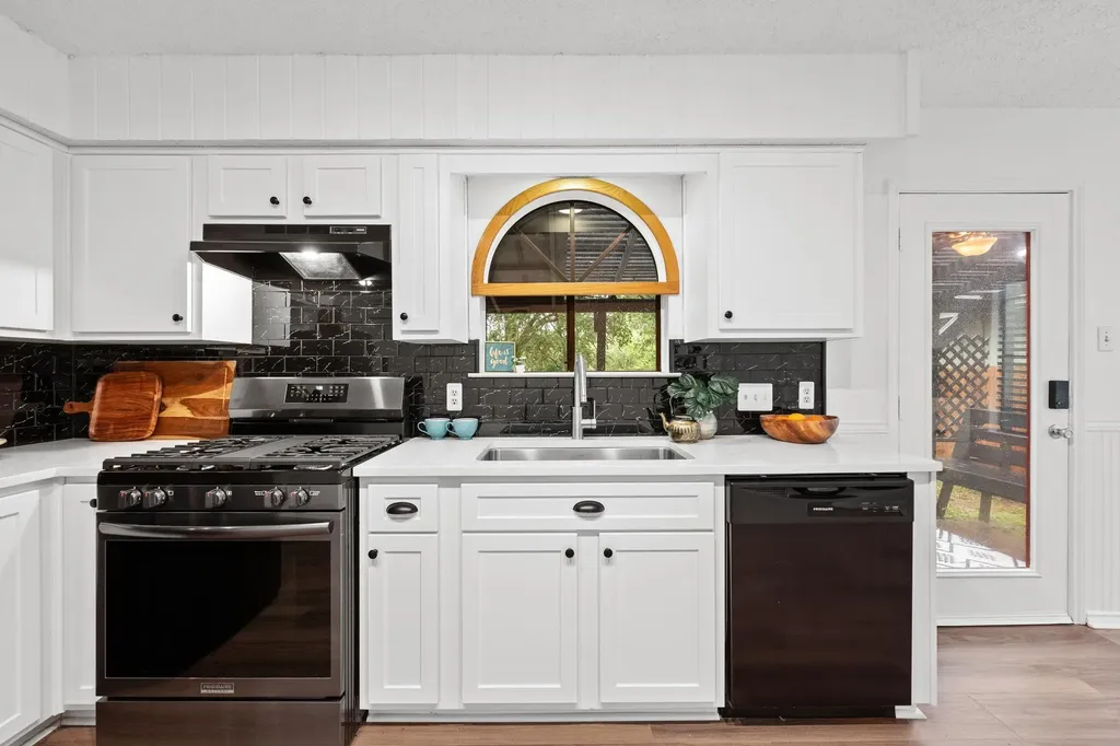 811 Silcantu Drive Austin TX 78748