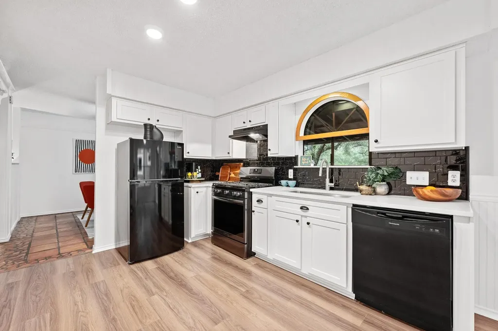811 Silcantu Drive Austin TX 78748