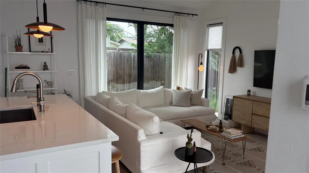 1816 Adina Street Austin TX 78721