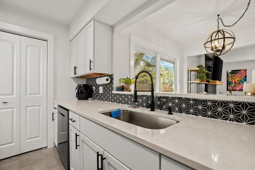 7001 Woodhue Drive Austin TX 78745