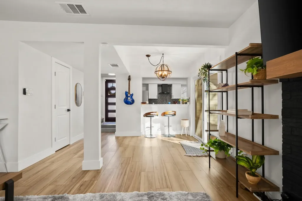 7001 Woodhue Drive Austin TX 78745
