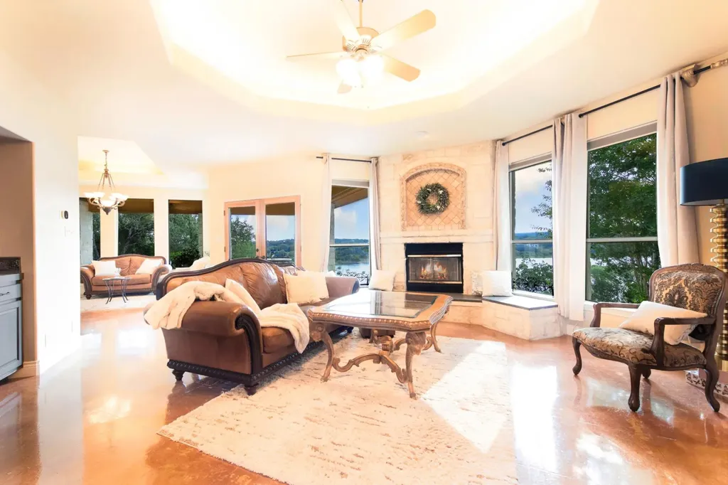 25400 River Road Spicewood TX 78669
