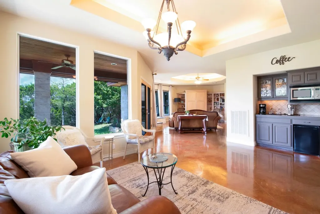 25400 River Road Spicewood TX 78669