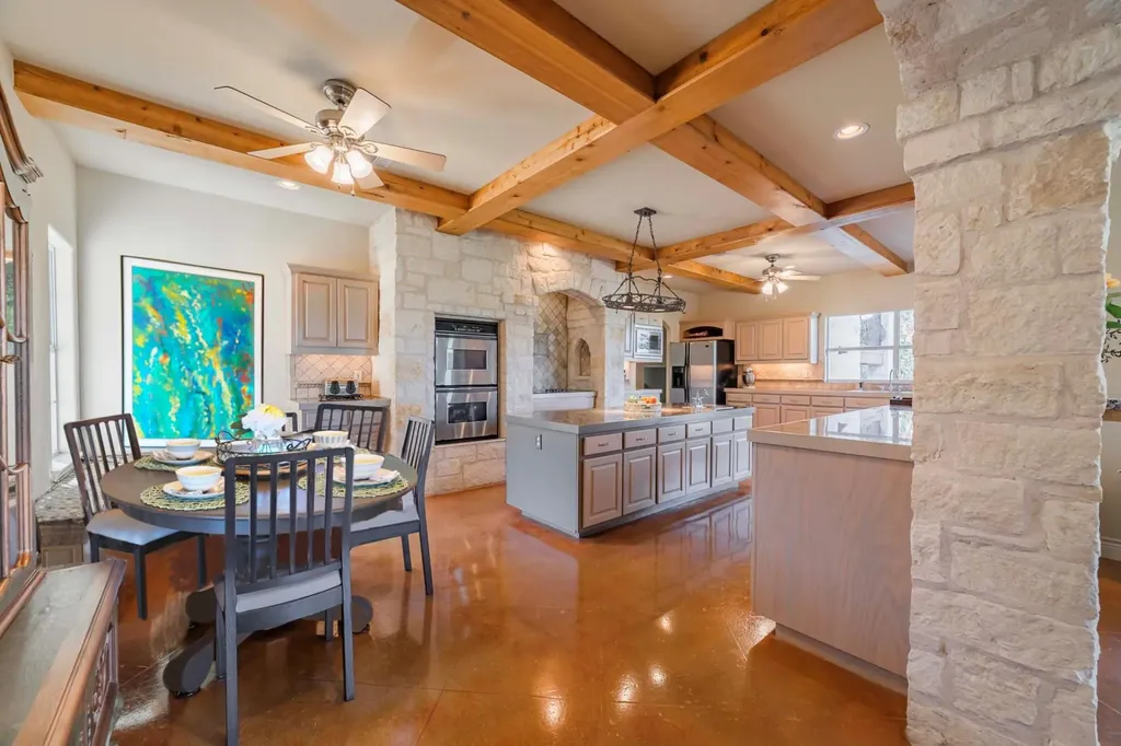 25400 River Road Spicewood TX 78669