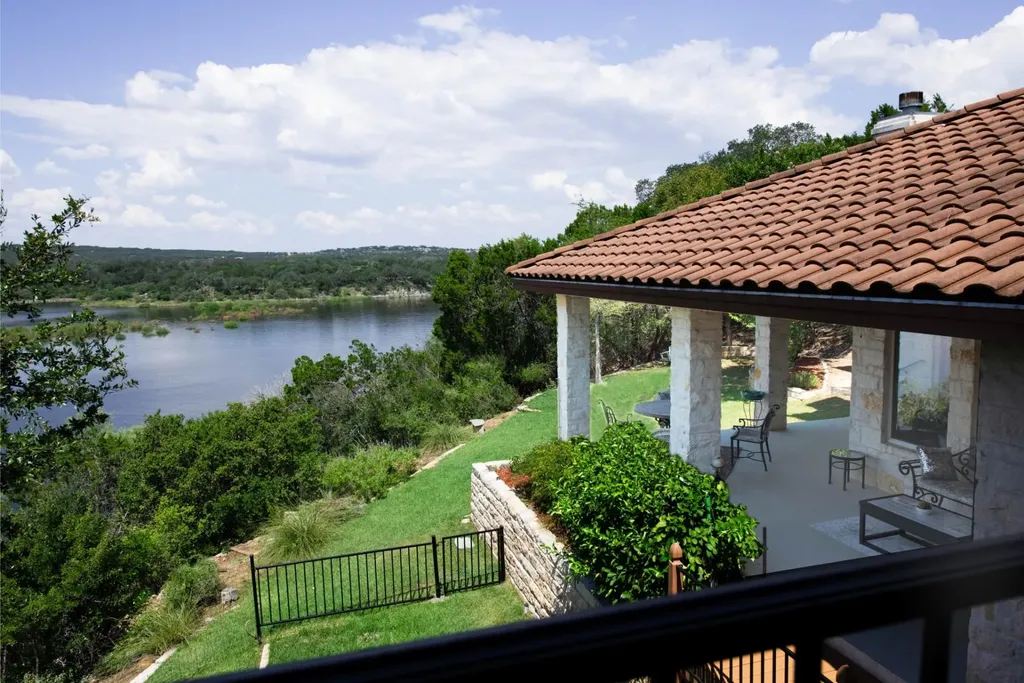 25400 River Road Spicewood TX 78669