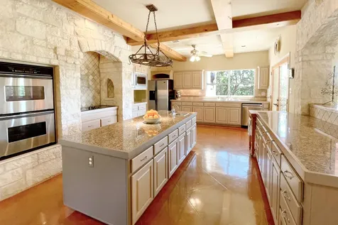 25400 River Road Spicewood TX 78669