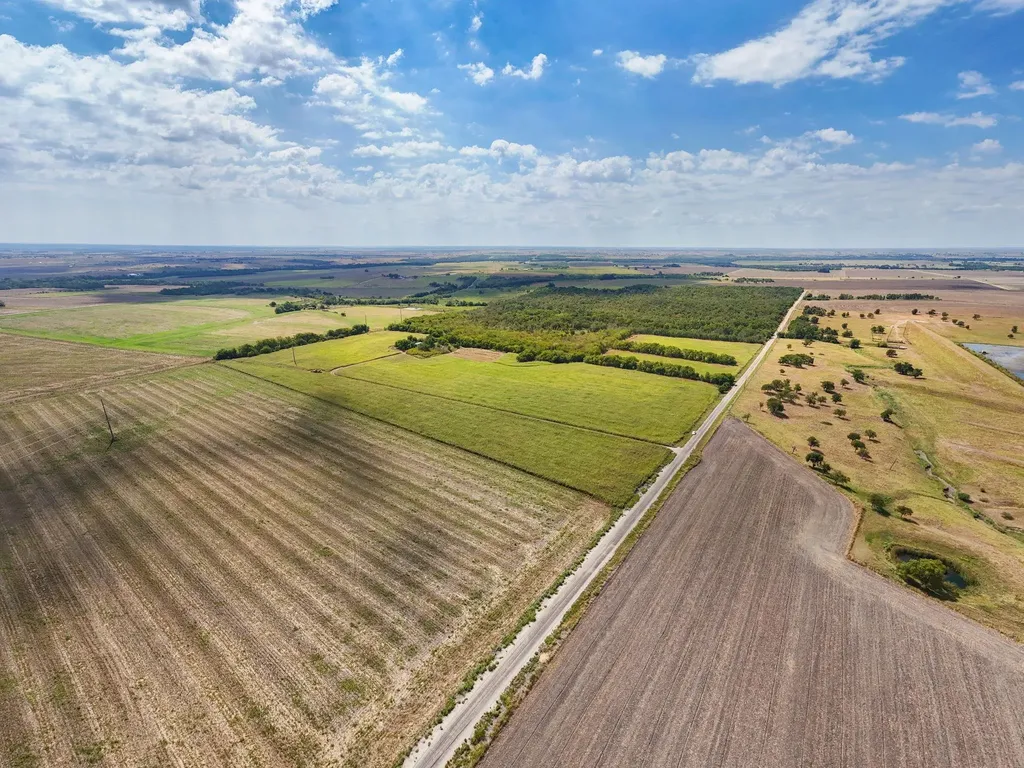 1451 Cr 483 Taylor TX 76574