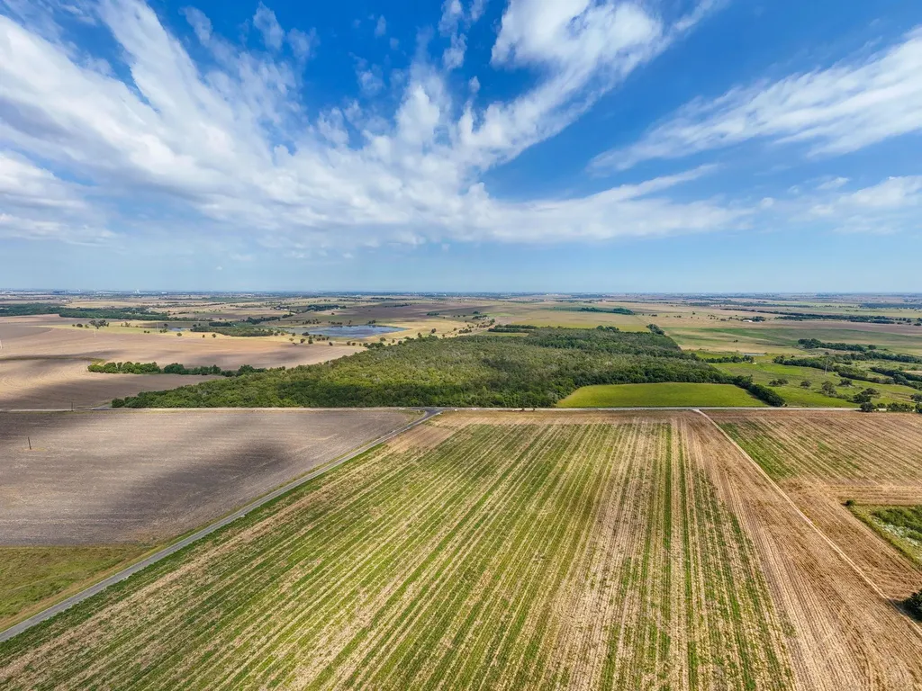 1451 Cr 483 Taylor TX 76574