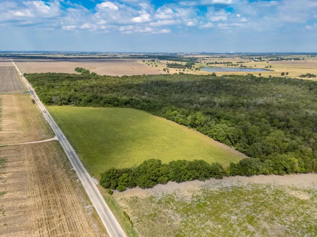 1451 Cr 483 Taylor TX 76574