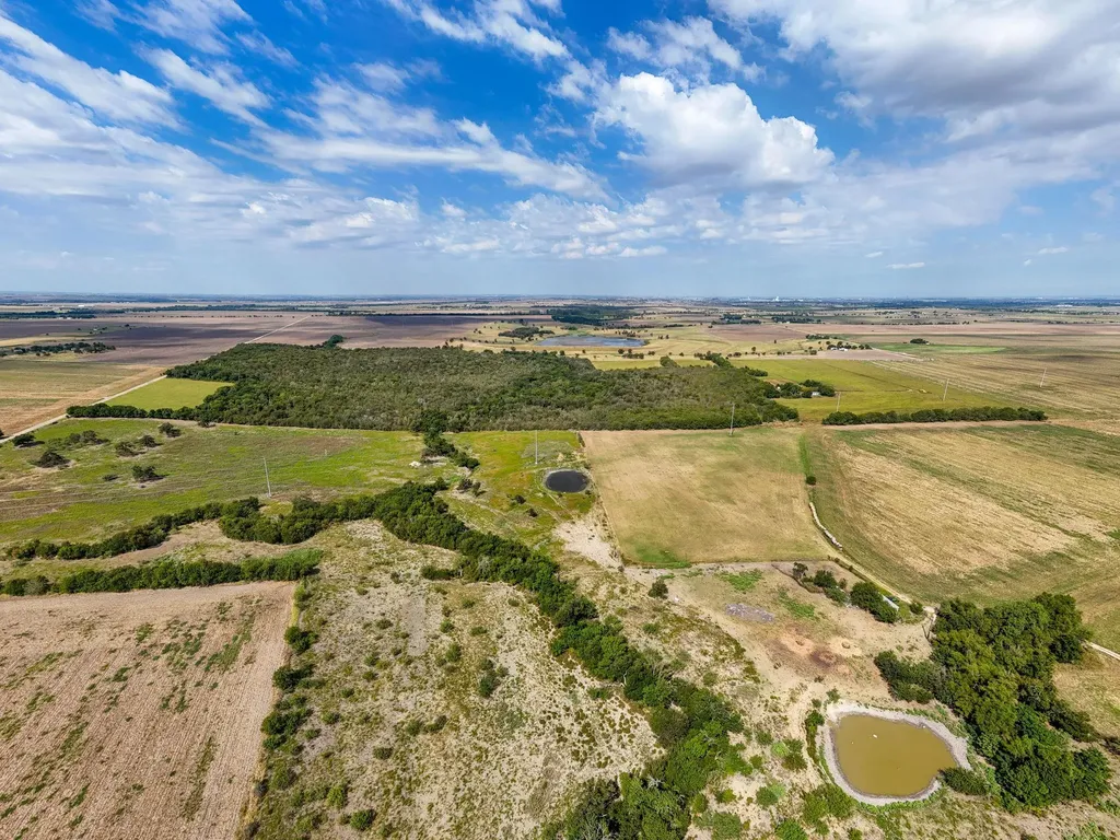 1451 Cr 483 Taylor TX 76574