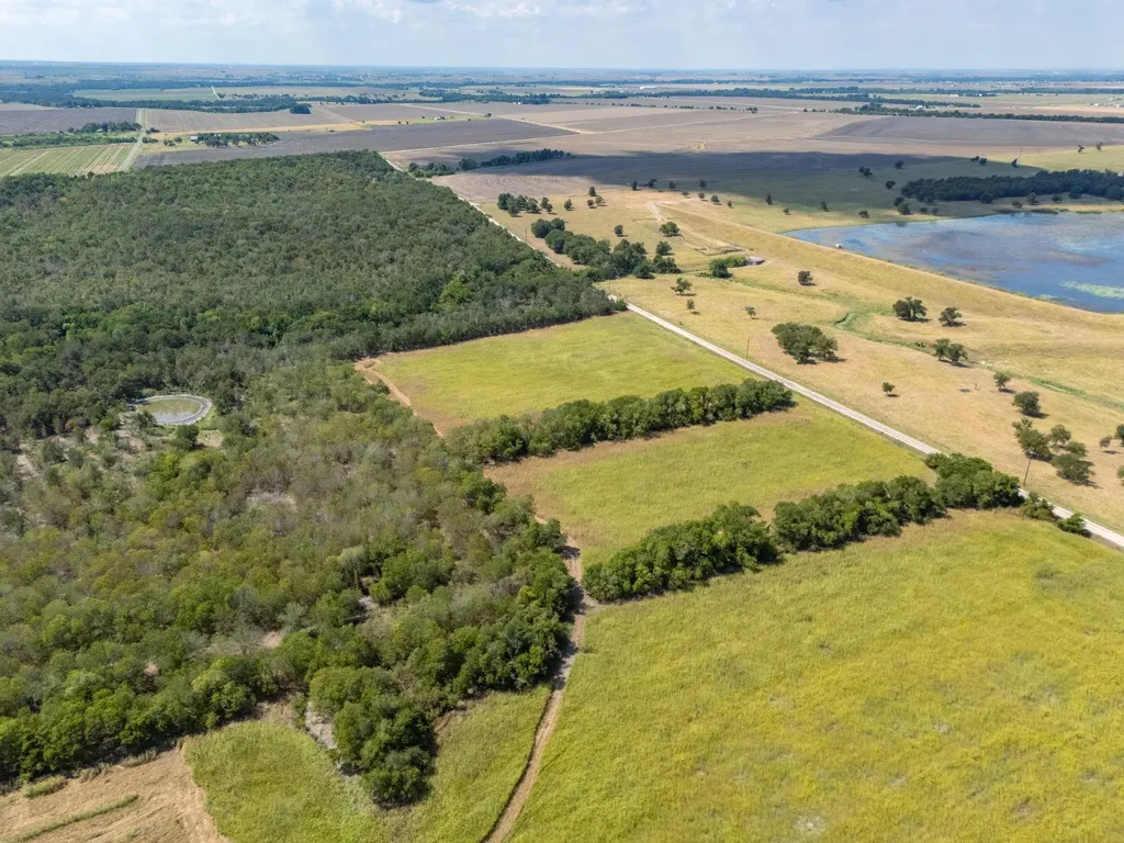 1451 Cr 483 Taylor TX 76574