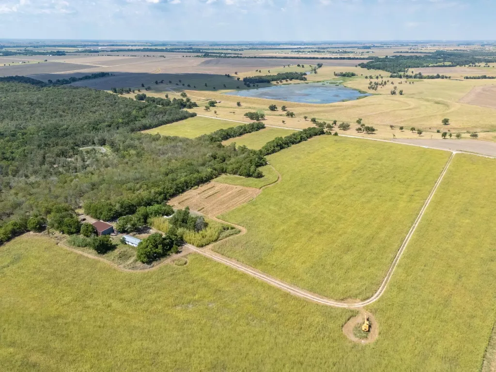1451 Cr 483 Taylor TX 76574