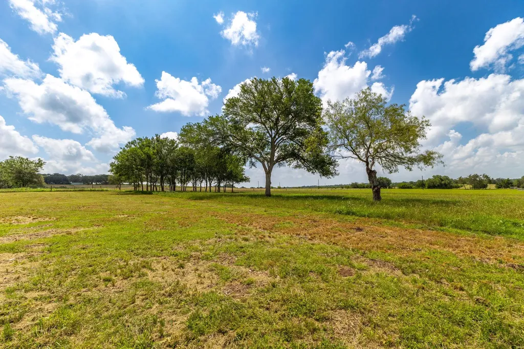 2112 (Tract #4) Baca Loop Flatonia TX 78941