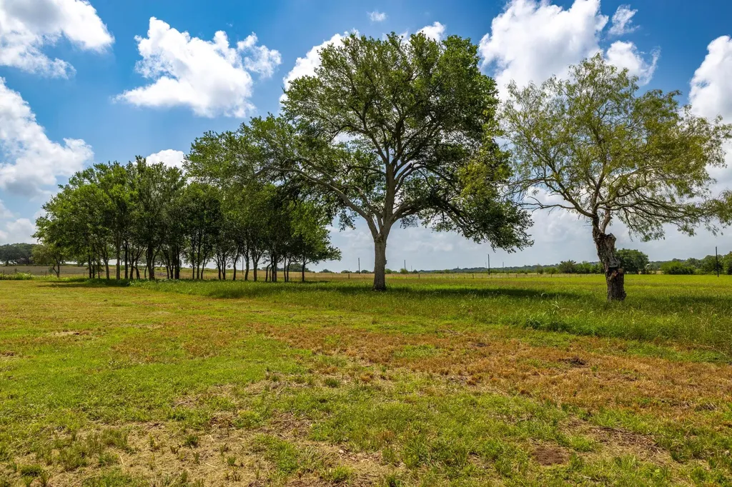 2112 (Tract #4) Baca Loop Flatonia TX 78941